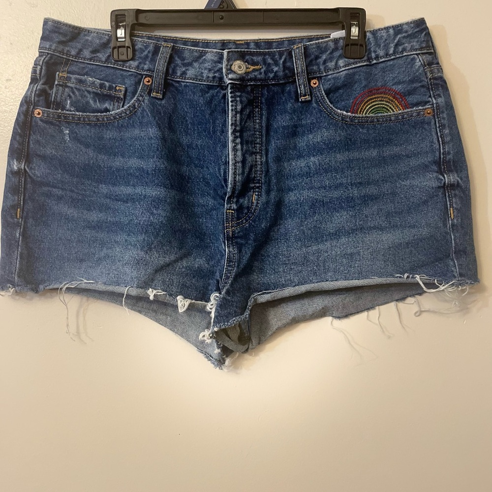 Old Navy Blue Jean Shorts Distressed Jean shorts